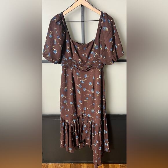 NWT Astr The Label Floral Asymmetrical Hem Midi Dress Size Medium - Picture 1 of 11